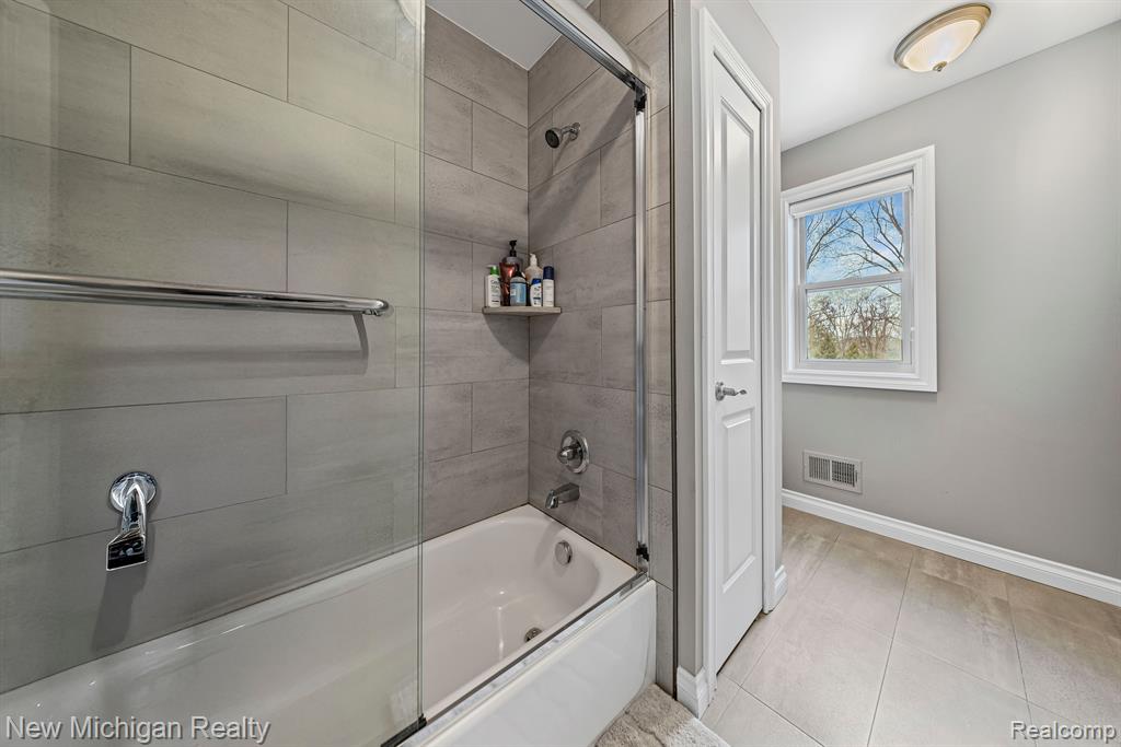 55038 TIMBERS EDGE Drive, Shelby Twp, MI 48316 — Photo 28