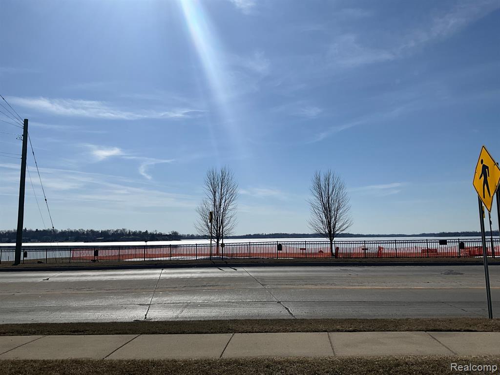 1675 CASS LAKE Road, D, Keego Harbor, MI 48320 — Photo 3