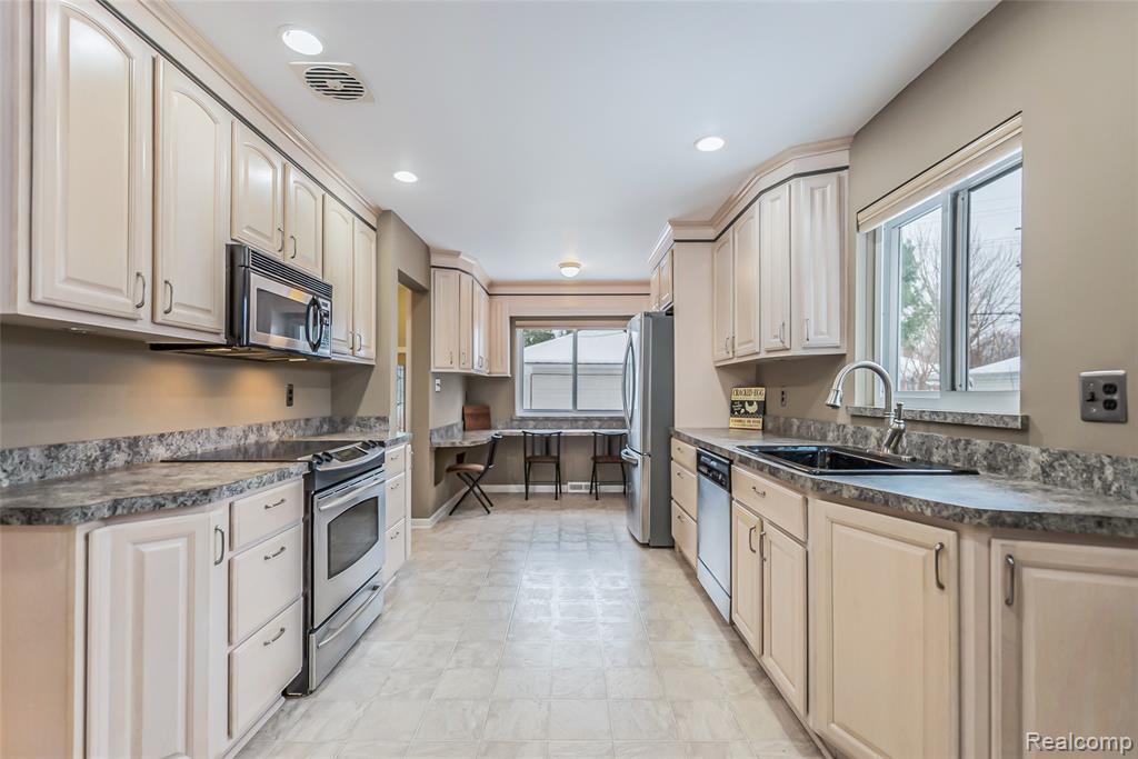 9330 San Jose, Redford, MI 48239 — Photo 5