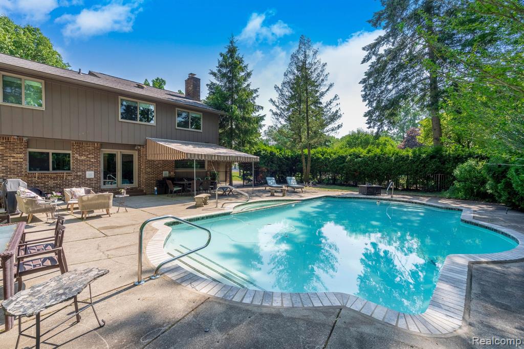 5156 Chestershire Court, West Bloomfield, MI — Photo 2