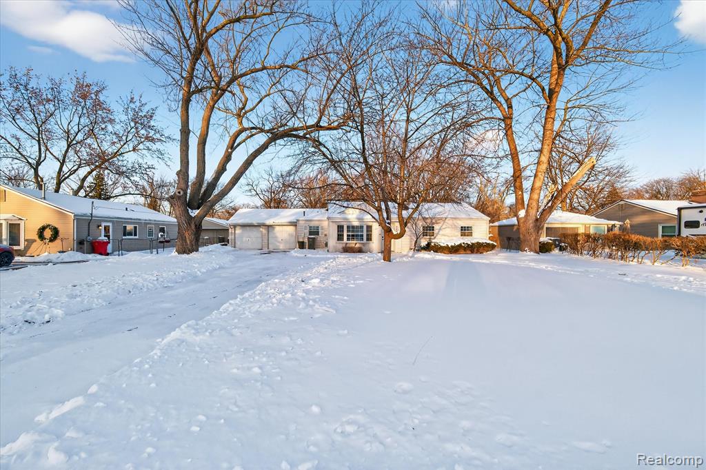 21325 Drexel Street, Clinton Twp, MI 48036 — Photo 2