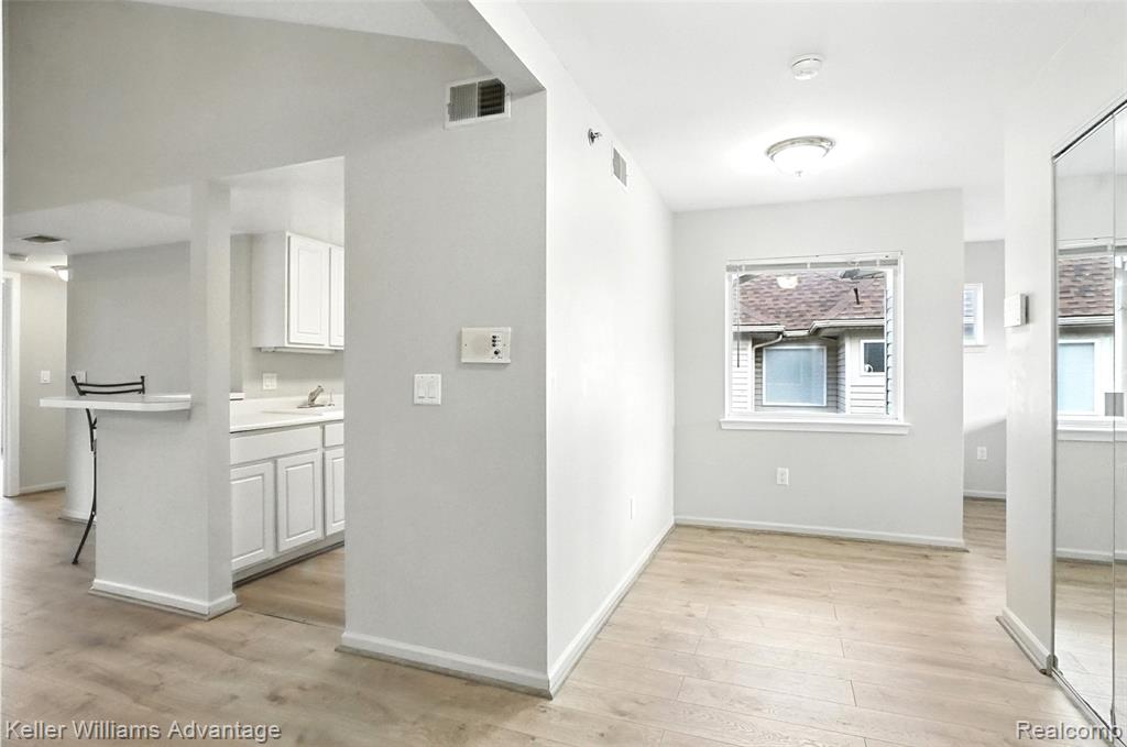 863 Brandon Avenue, Pontiac, MI 48340 — Photo 11