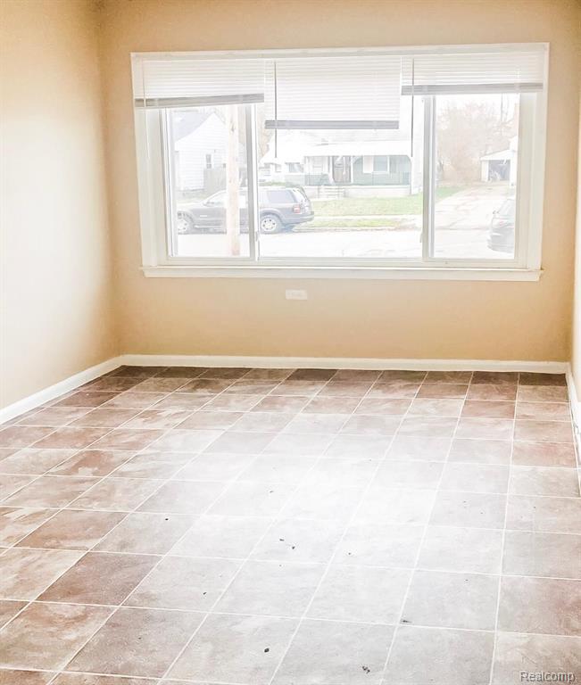 8062 GRANDVILLE Avenue, Detroit, MI 48228 — Photo 5