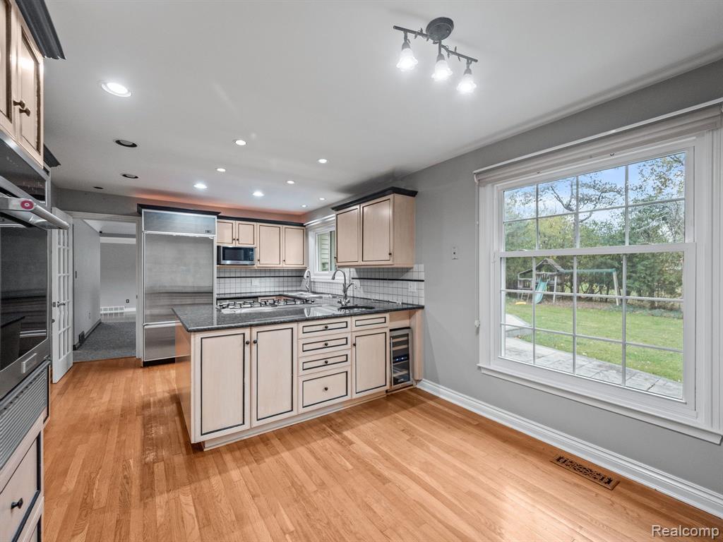 5707 WOODWIND Drive, Bloomfield Hills, MI 48301 — Photo 11
