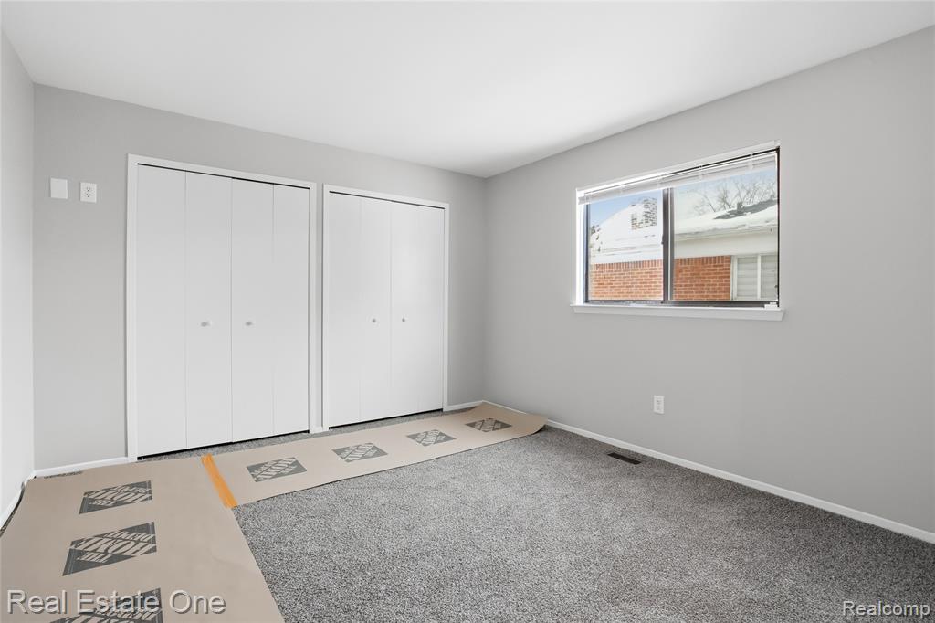 8422 Robindale Avenue, Dearborn Heights, MI 48127 — Photo 13