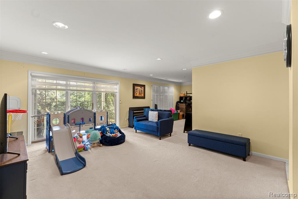 6 Bradford Court, Dearborn, MI 48126 — Photo 32