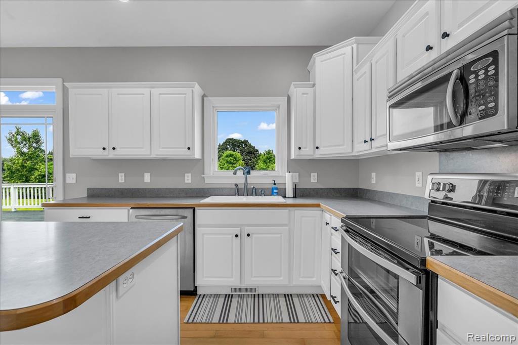 8327 Parkside Drive, Grand Blanc, MI 48439 — Photo 17