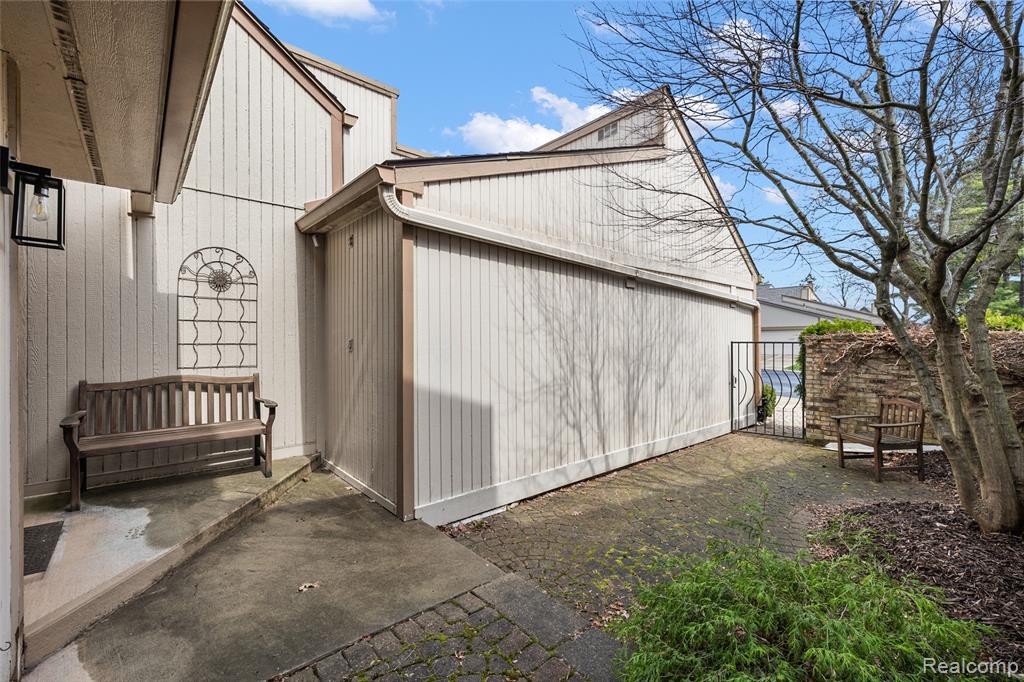 23243 Farmington Road, Farmington, MI 48336 — Photo 34