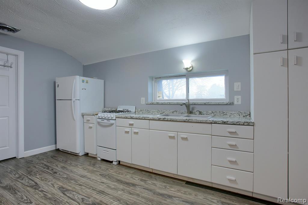 46070 EDGEWATER Drive, Chesterfield, MI, 48047