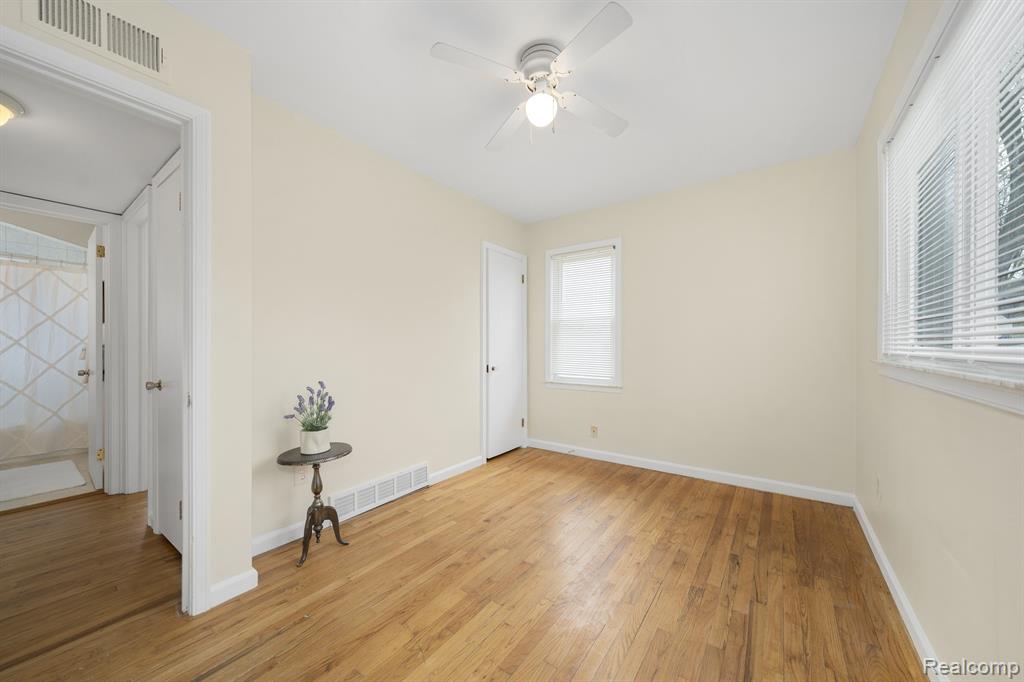 4526 TONAWANDA Avenue, Royal Oak, MI 48073 — Photo 17