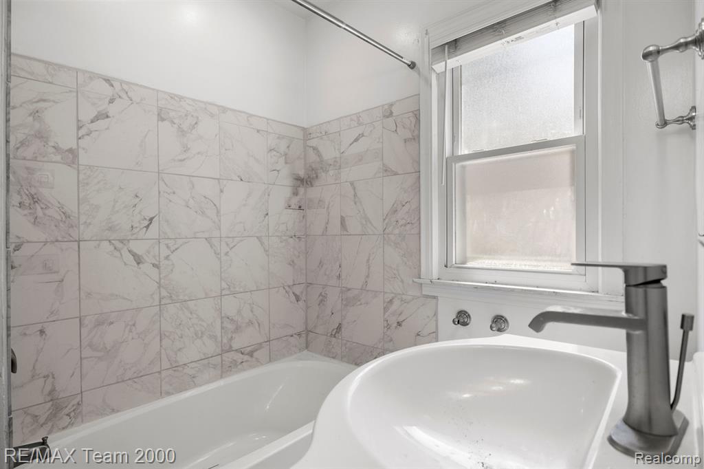 421 GARDENDALE Street, Ferndale, MI 48220 — Photo 26