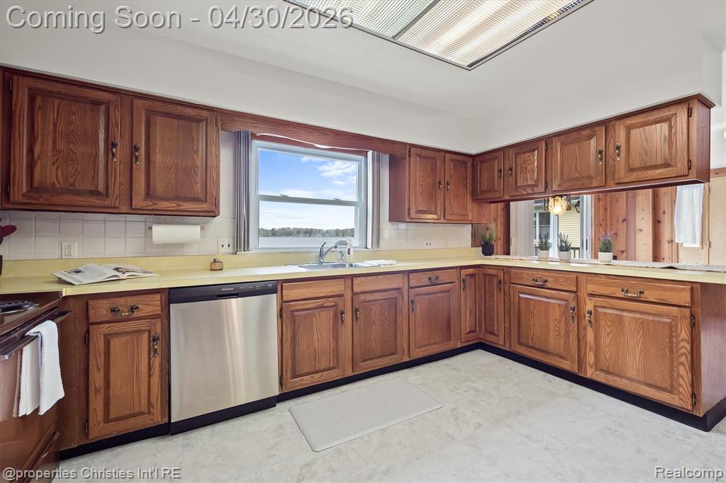 11417 N Shore Drive, Whitmore Lake, MI 48189 — Photo 23