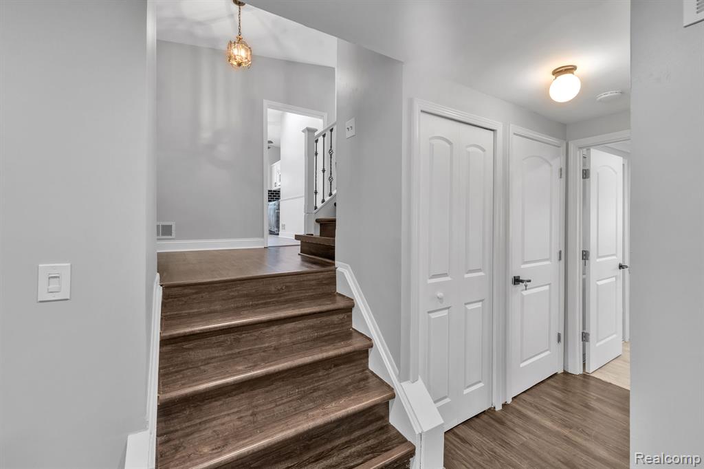 9498 Bassett Street, Livonia, MI 48150 — Photo 24
