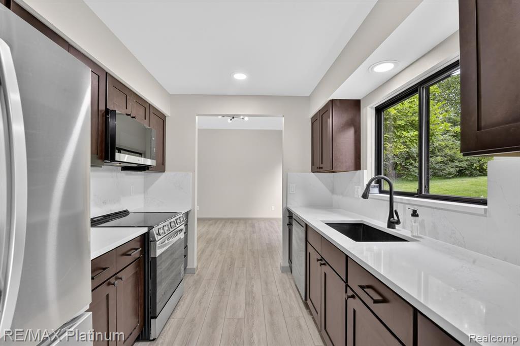 32 Haverhill Court, Ann Arbor, MI 48105 — Photo 11