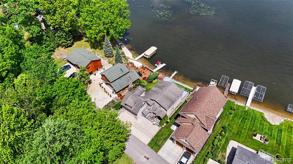 8390 Peninsular Drive, Fenton, MI 48430 — Photo 3