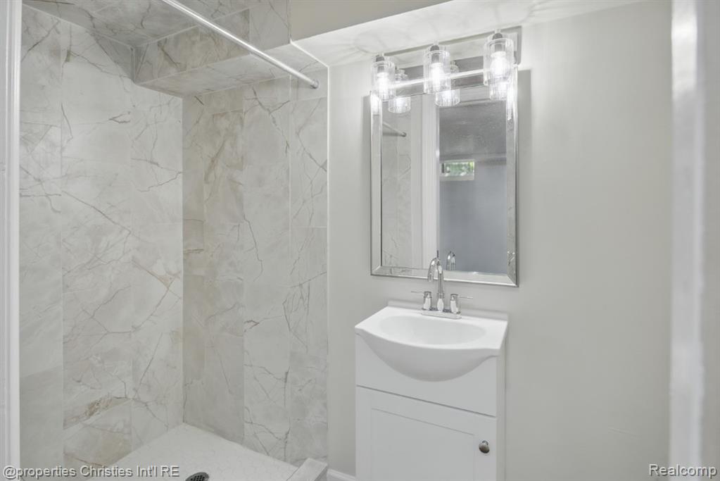 18051 Locherbie Avenue, Beverly Hills, MI 48025 — Photo 34