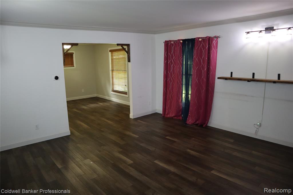 5435 S Sycamore Drive, Burton, MI 48509 — Photo 4