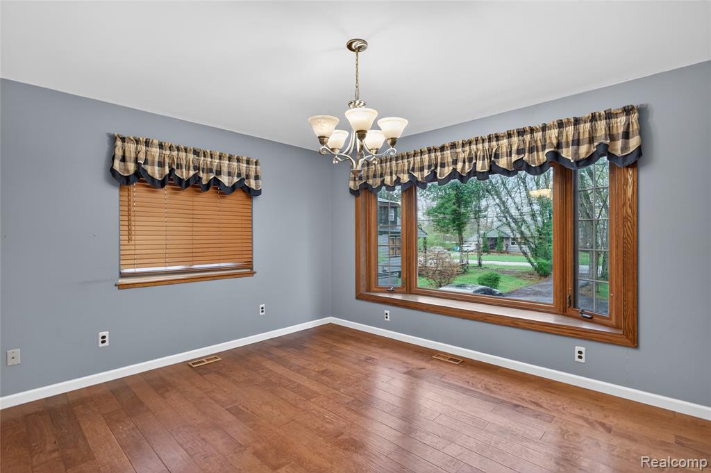 8360 Arlis Street, Commerce Twp, MI 48382 — Photo 21