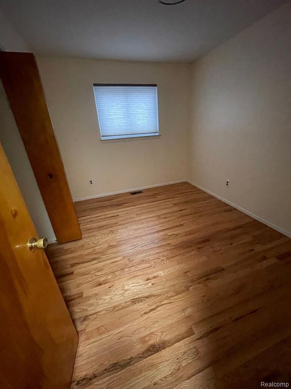 6585 FENTON Street, Dearborn Heights, MI 48127 — Photo 10