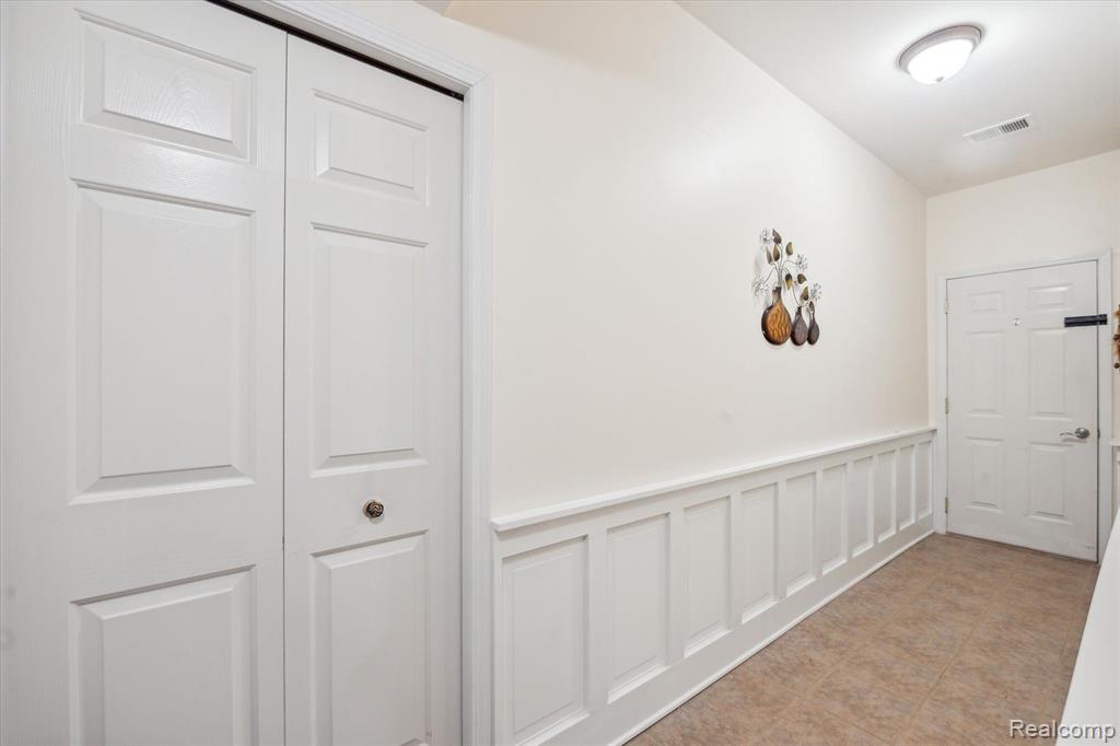 674 OLDE ENGLISH Circle, Howell, MI 48855 — Photo 14