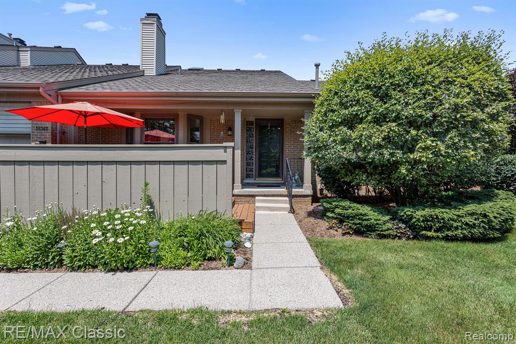 38360 Chessington, Farmington Hills, MI 48331 — Photo 40