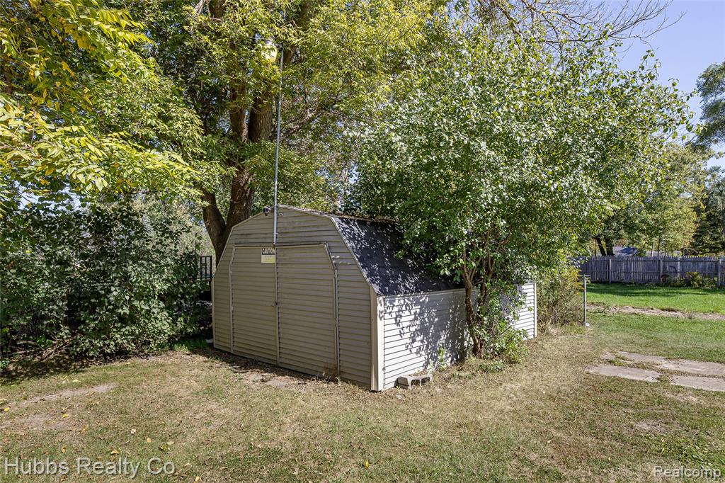 5305 Lapeer Road, Burton, MI 48509 — Photo 14
