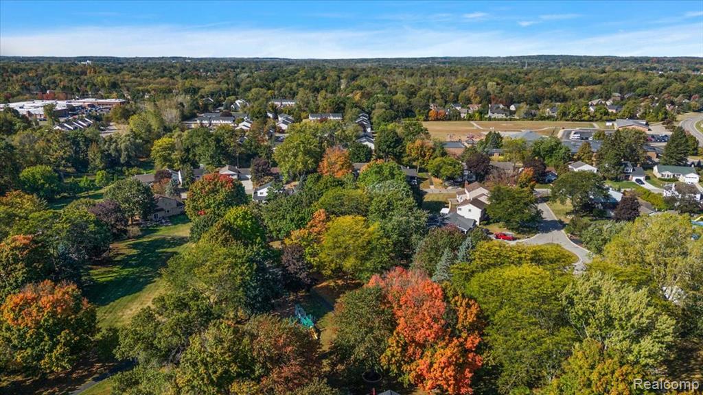 2066 Teaneck Circle, Wixom, MI 48393 — Photo 52