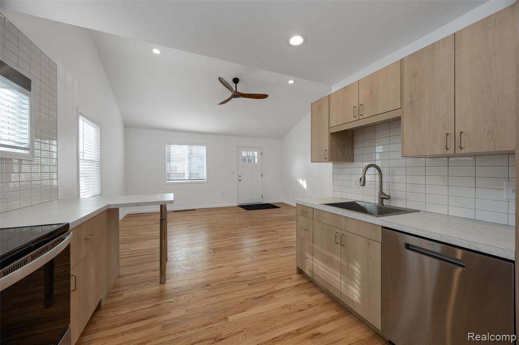 623 E Brockton Avenue, Madison Heights, MI 48071 — Photo 5