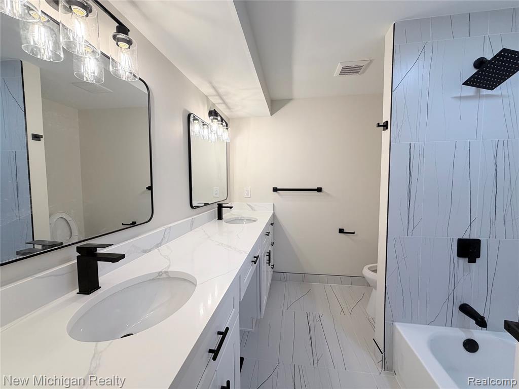 650 Deerfield Court, Rochester Hills, MI 48309 — Photo 32