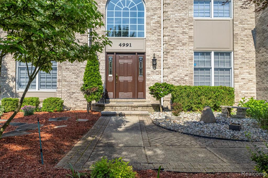 4991 Knollcrest Court, Commerce Twp, MI 48382 — Photo 4