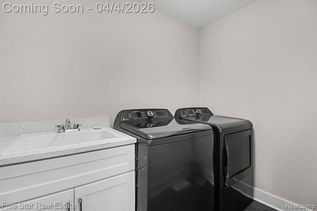 7842 Trailside Court, West Bloomfield, MI 48323 — Photo 16