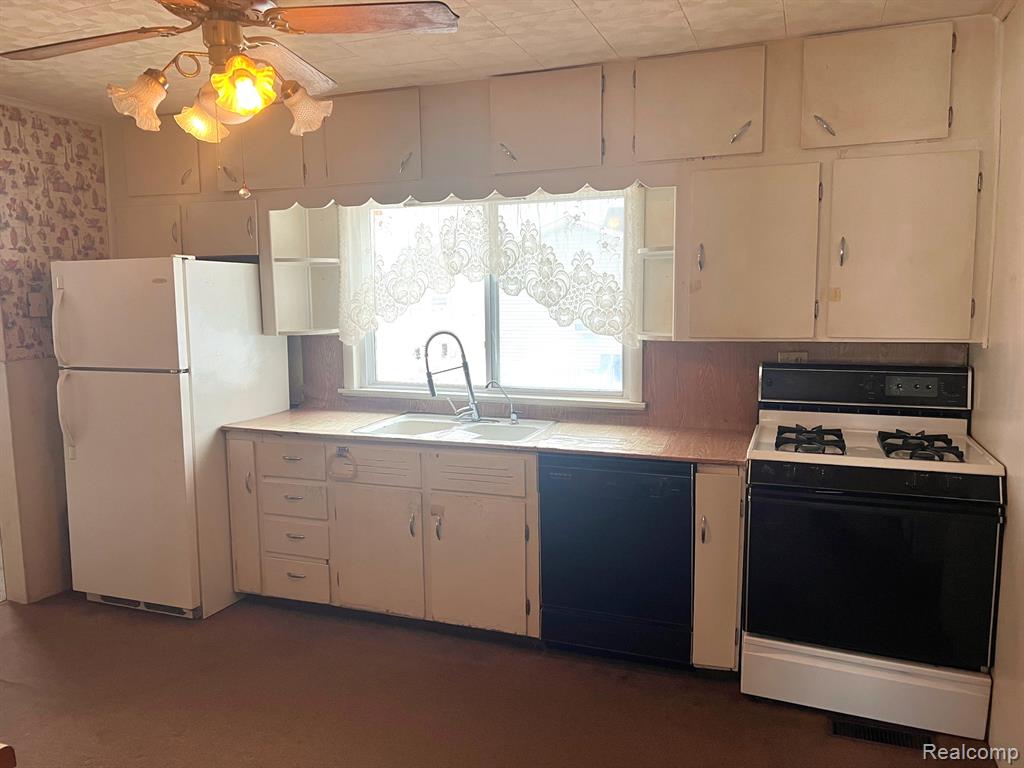 539 N Main Street, Perry, MI 48872 — Photo 8