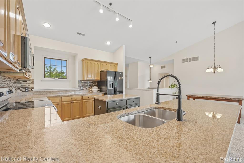 5905 High Pointe Court, Brighton, MI 48116 — Photo 25