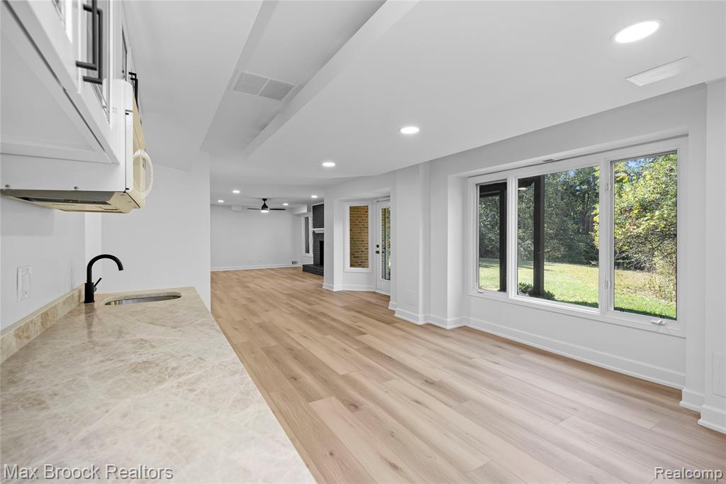 7219 Oakwood Drive, West Bloomfield, MI — Photo 38
