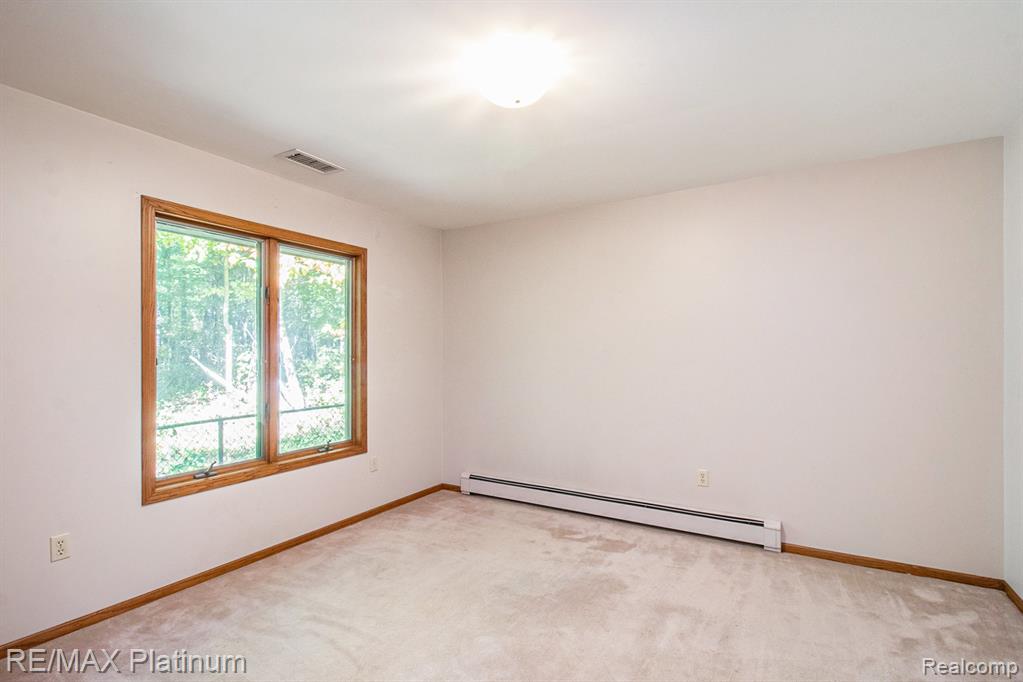 4352 Fenton Road, Hartland, MI 48353 — Photo 20