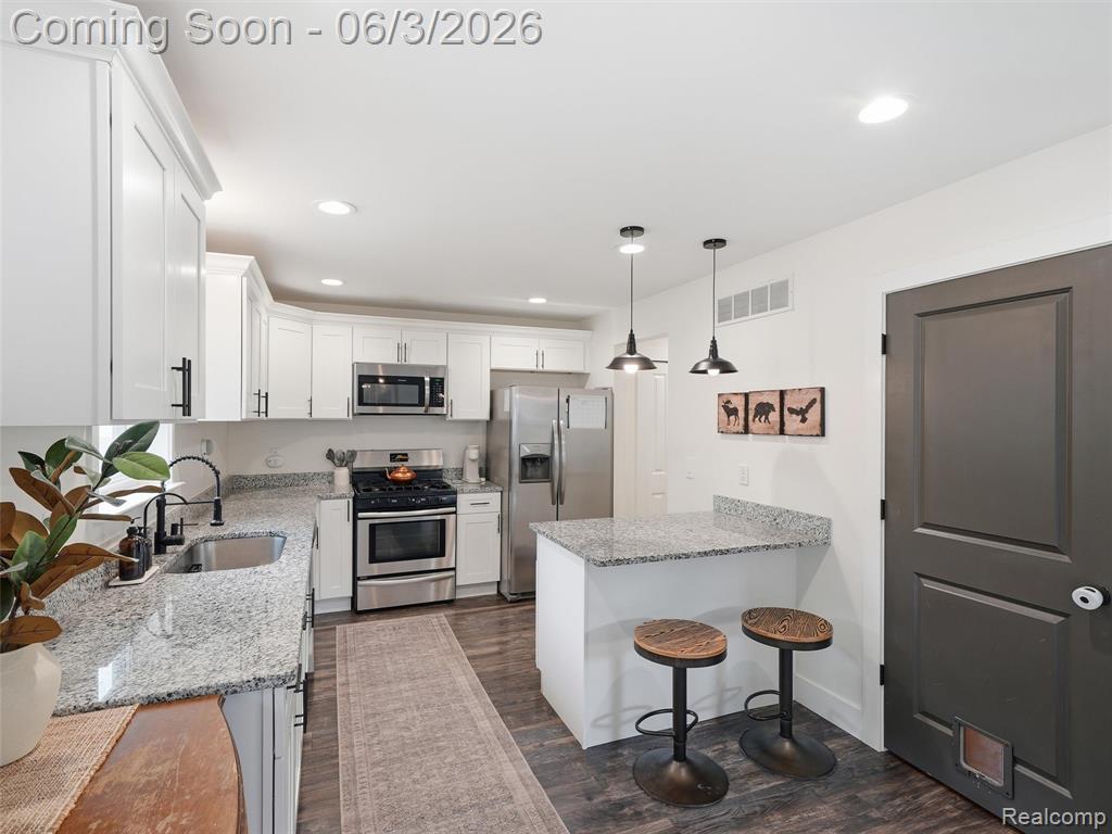 70 W Shevlin Avenue, Hazel Park, MI 48030 — Photo 11