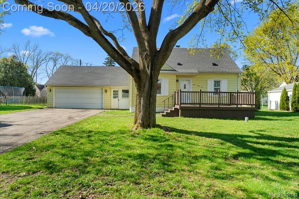 1232 Bel Air Drive, Flint, MI 48507 — Photo 2
