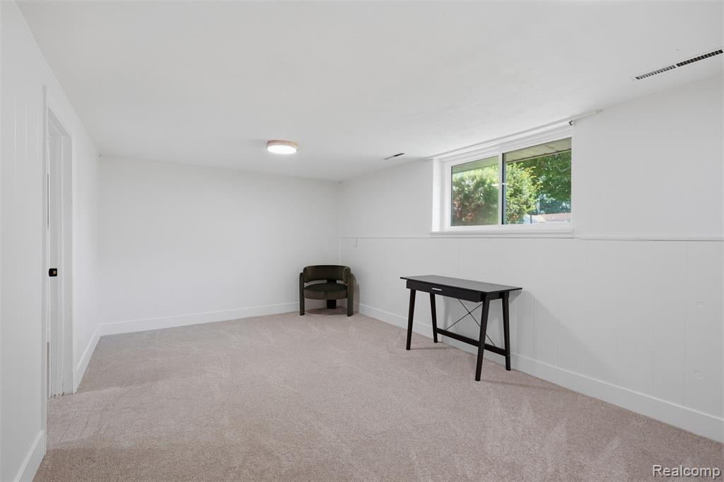 6187 E Maple Avenue, Grand Blanc, MI 48439 — Photo 23