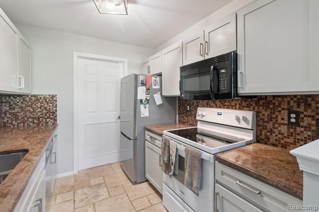 56059 Chesapeake Circle, Shelby Twp, MI 48316 — Photo 11