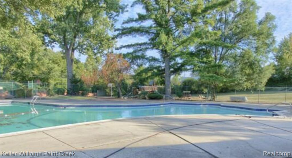 6545 Post Oak Drive, West Bloomfield, MI — Photo 2