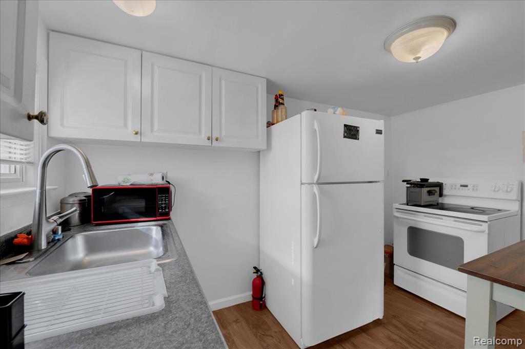 8237 Lenore Street, Dearborn Heights, MI 48127 — Photo 10