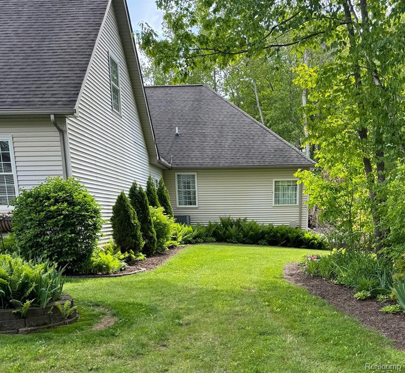 6523 JONES Road, North Branch, MI 48461 — Photo 2