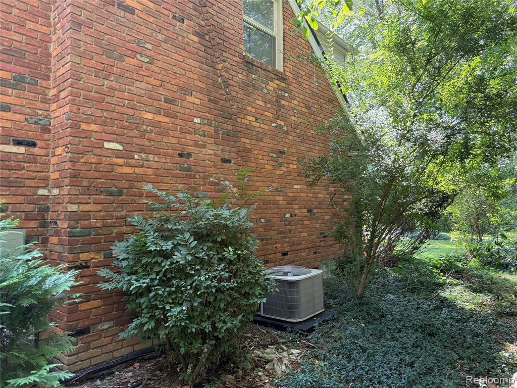 18141 Sunnybrook Avenue, Lathrup Village, MI 48076 — Photo 38