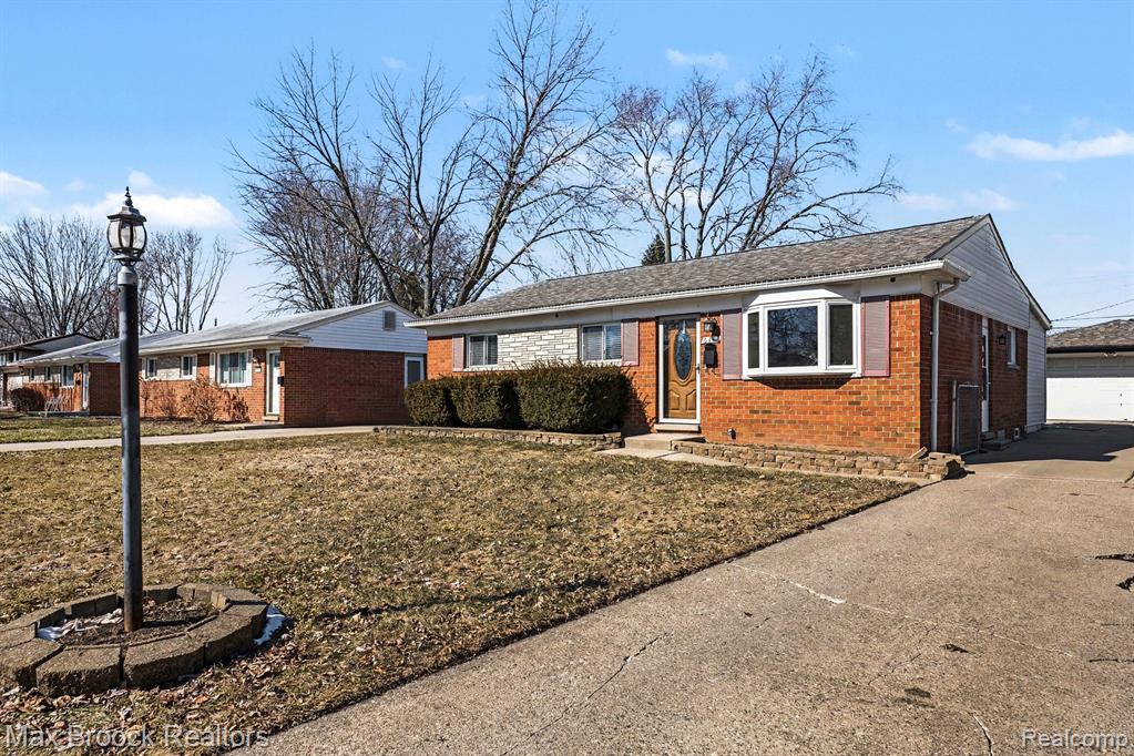 8451 Doncaster Drive, Sterling Heights, MI 48312 — Photo 2