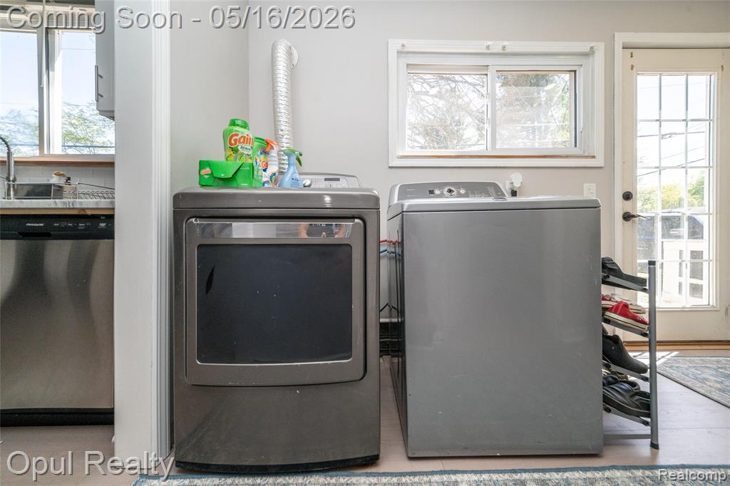 21001 Parker Street, Farmington, MI 48336 — Photo 25
