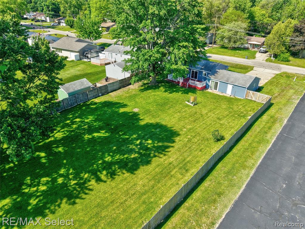 4075 Bristolwood Drive, Flint, MI 48507 — Photo 11