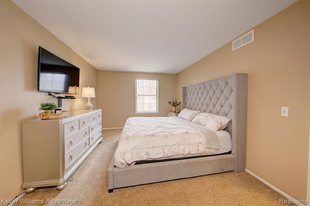 1612 WIMBLEDON Drive, Walled Lake, MI 48390 — Photo 22