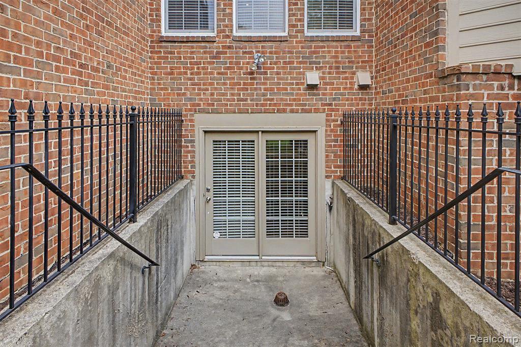44617 Broadmoor Circle N, Northville, MI 48168 — Photo 33