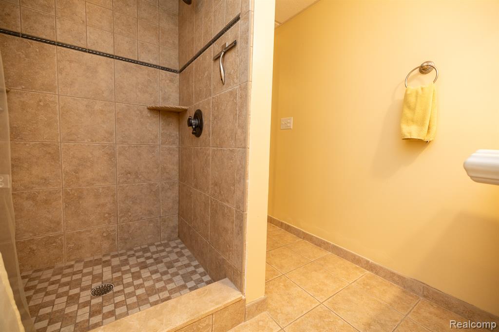 7185 Elderwood Circle, Clarkston, MI — Photo 40