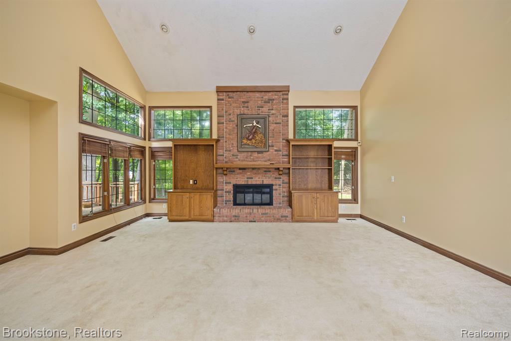 4237 WOODLANDS Lane, Orchard Lake Village, MI 48323 — Photo 8